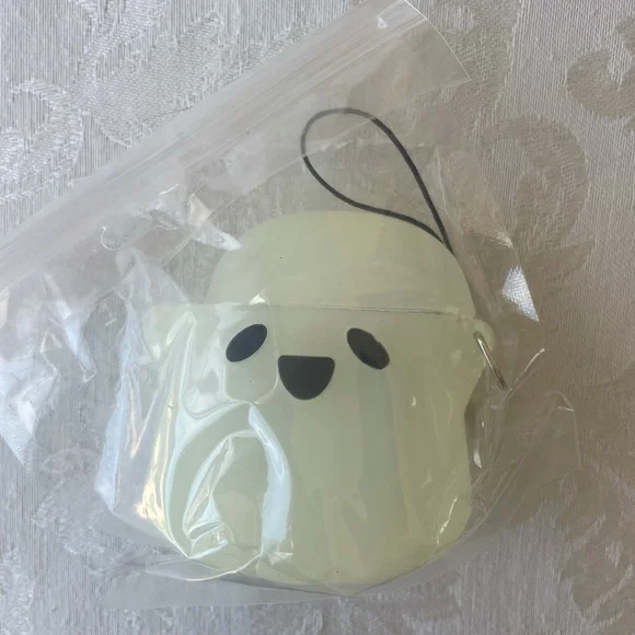 AirPods 1 & 2 Generation Case Glow in the Dark - Picture 2 of 2